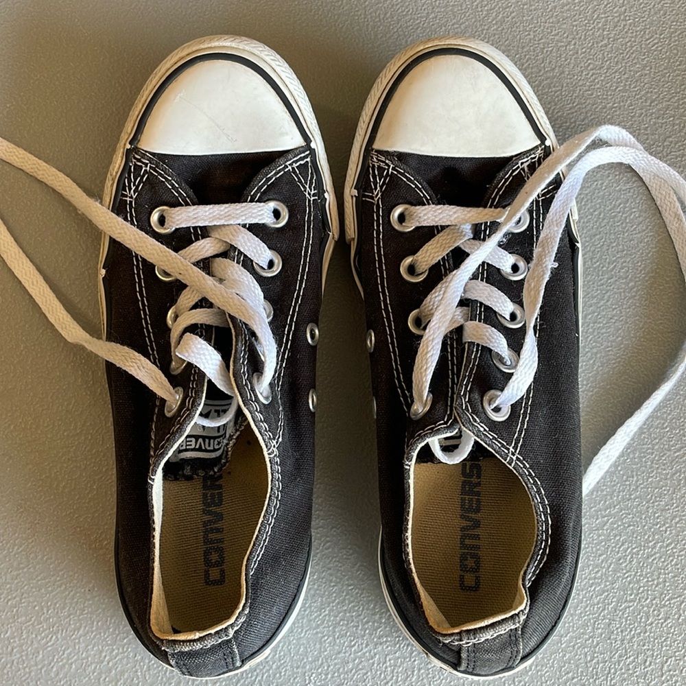 Women’s black Converse sneakers and tennis shoes, 5 1/2